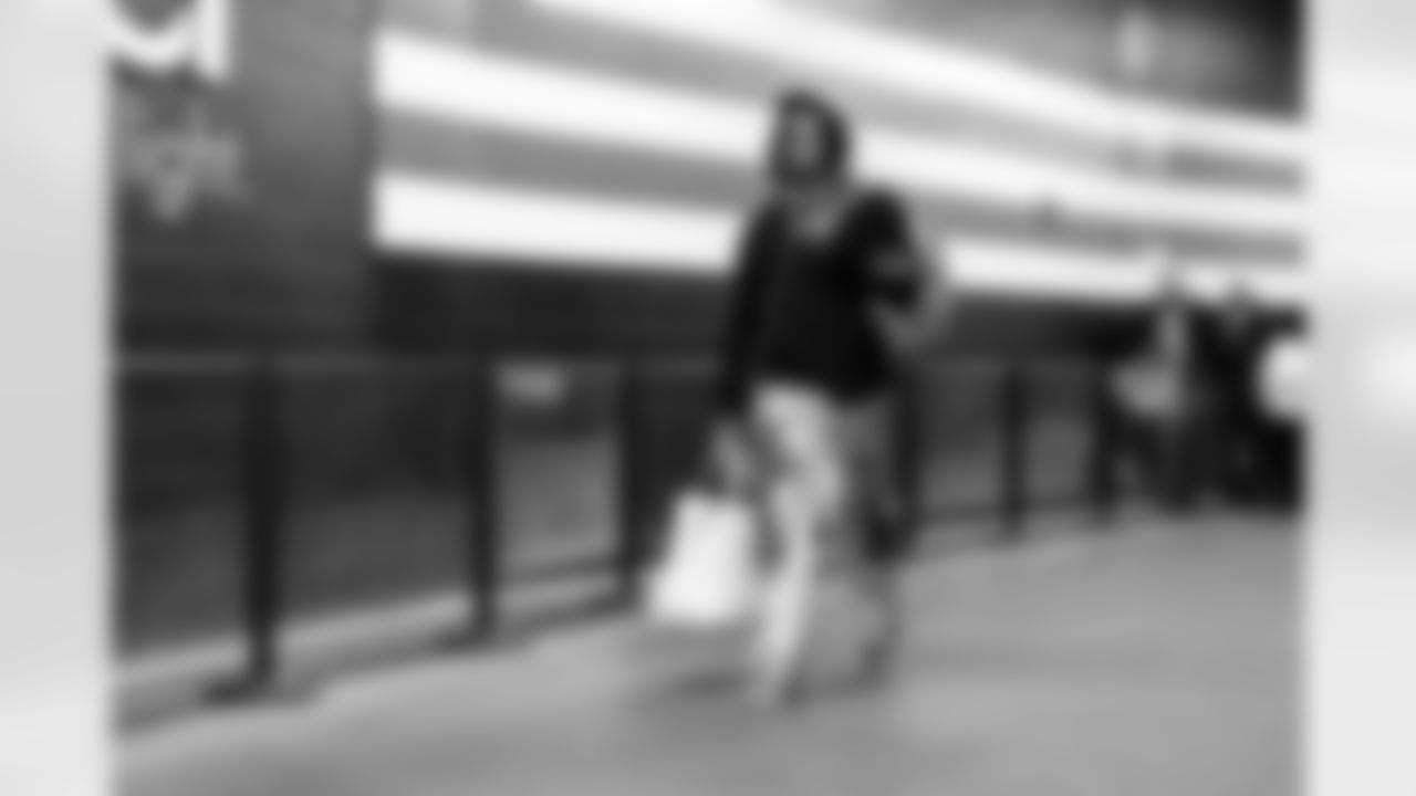 Running back Quinshon Judkins (10) before a NFL football game between the Tennessee Titans and Cleveland Browns on December 7, 2025 at Huntington Bank Field.