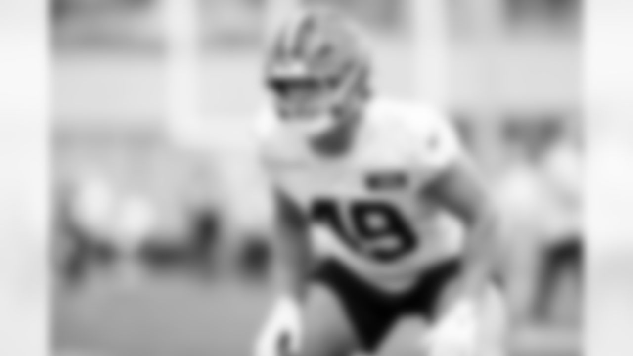 Linebacker Carson Schwesinger (49) during the first day of mandatory minicamp at CrossCountry Mortgage Campus on June 10, 2025.