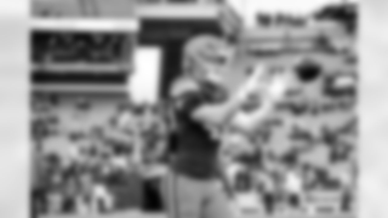 Linebacker Carson Schwesinger (49) before a NFL football game between the Baltimore Ravens and Cleveland Browns on November 16, 2025 at Huntington Bank Field.