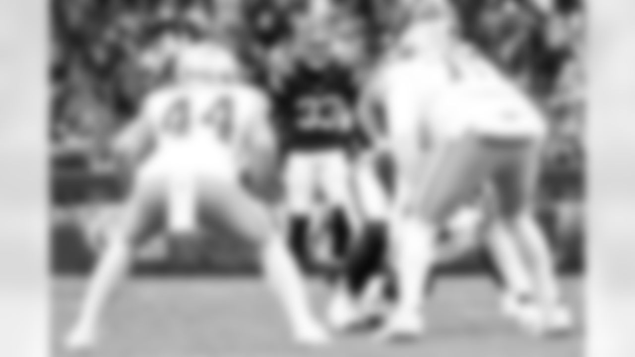 Safety Ronnie Hickman Jr. (33) during a NFL football game between the San Francisco 49ers and Cleveland Browns on November 30, 2025 at Huntington Bank Field.