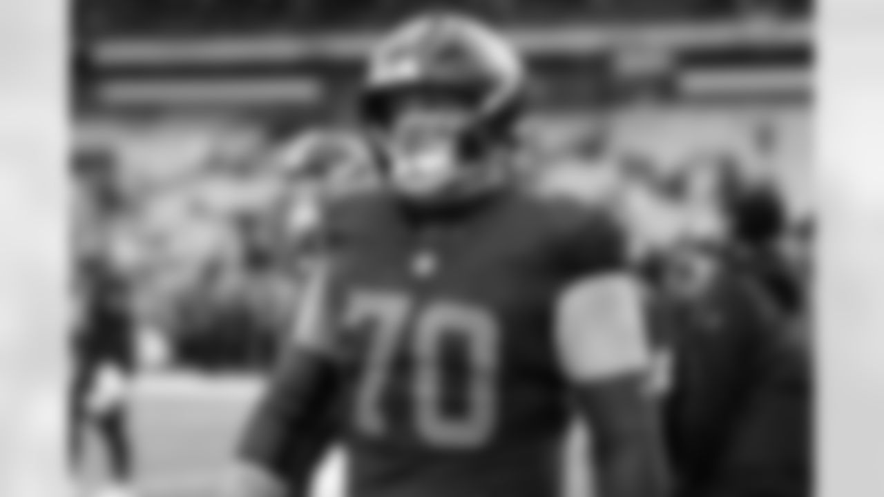 Offensive guard Zak Zinter (70)