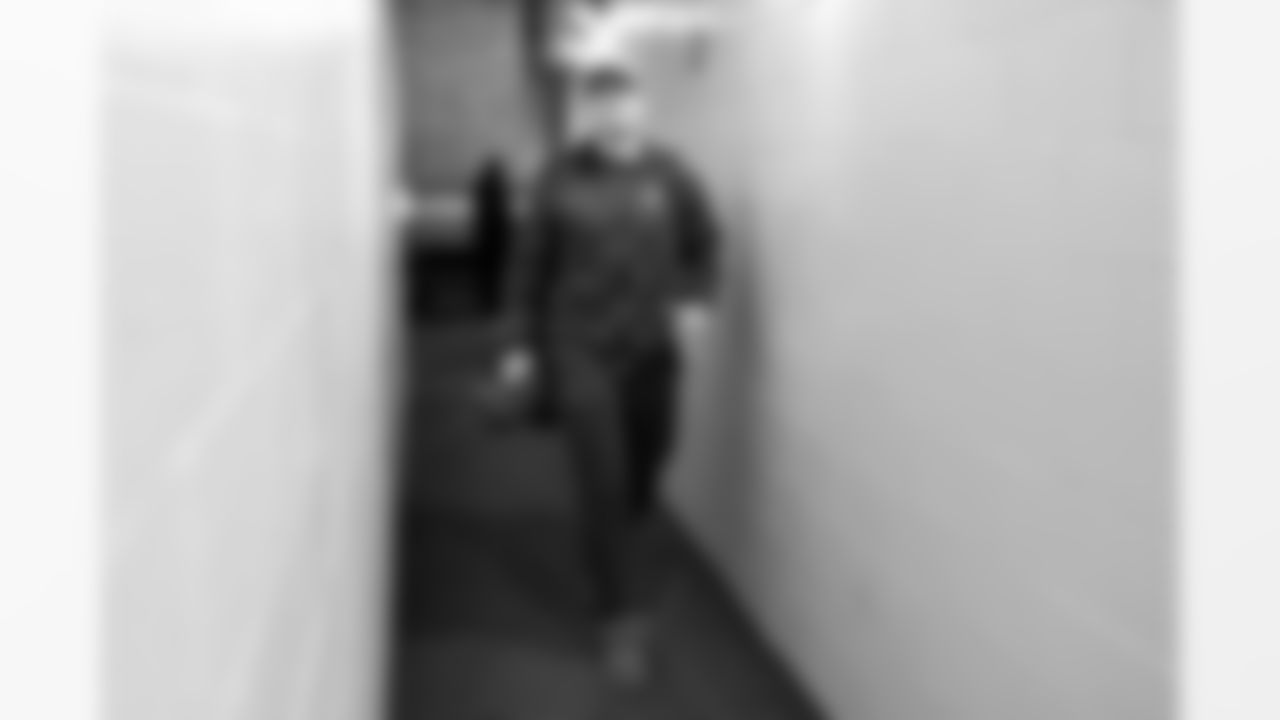 Defensive end Cameron Thomas (99) before a NFL football game between the Cleveland Browns and Chicago Bears on December 14, 2025 at Soldier Field.