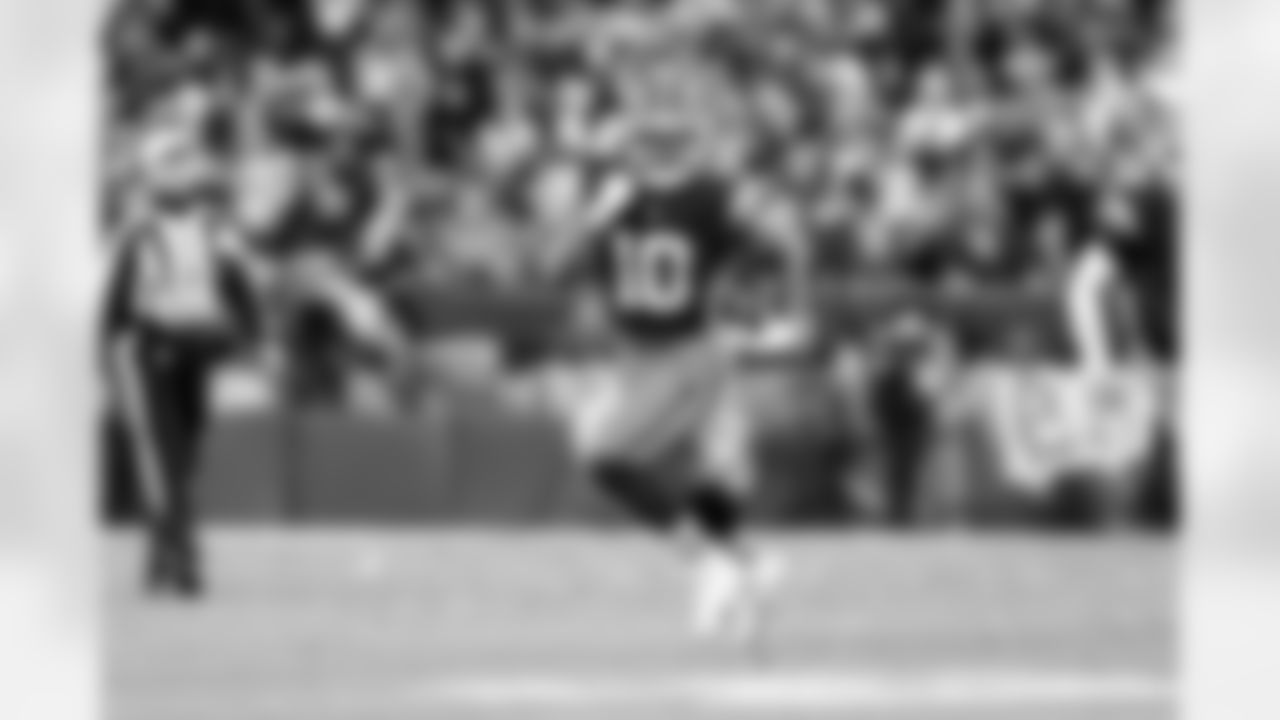 Running back Quinshon Judkins (10) during a NFL football game between the Baltimore Ravens and Cleveland Browns on November 16, 2025 at Huntington Bank Field.