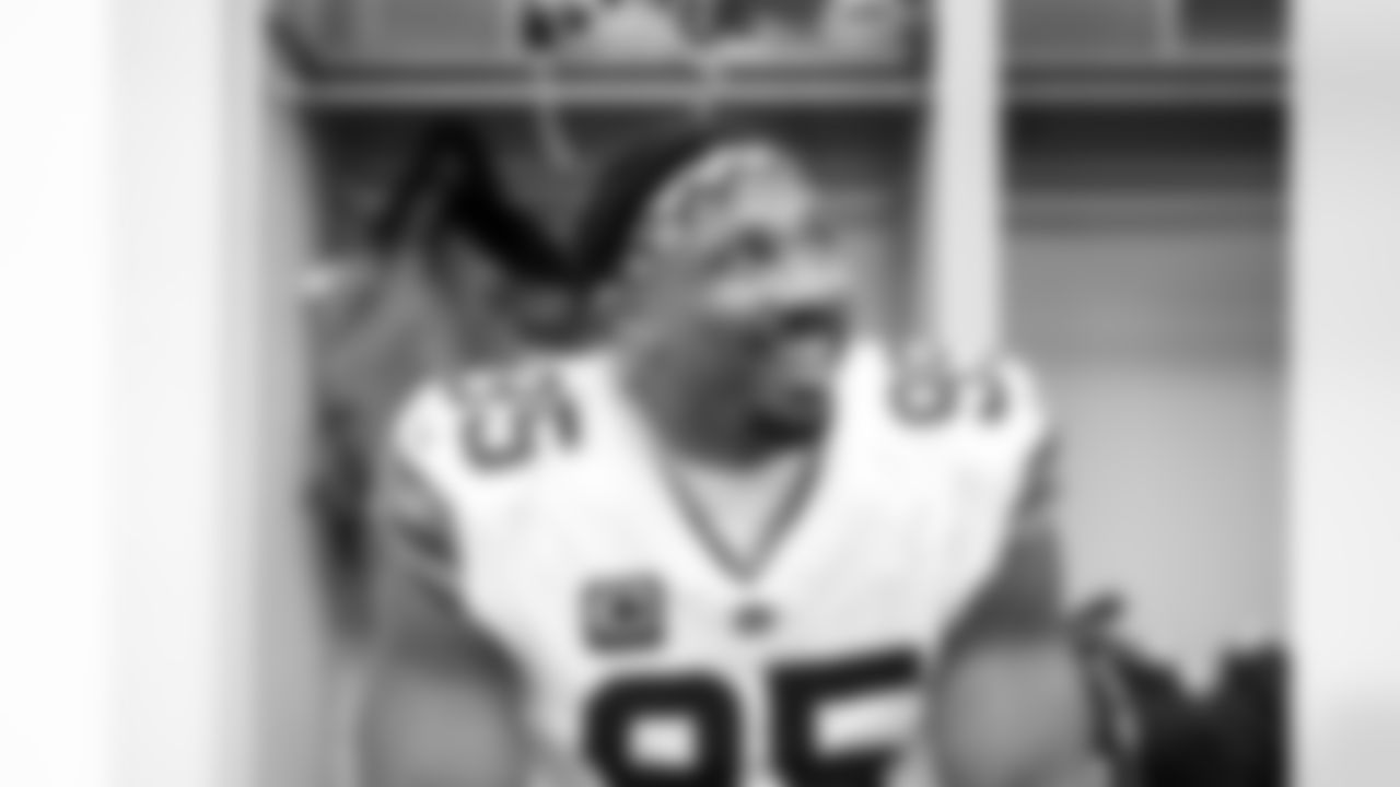 The Browns celebrate after a NFL football game between the Cleveland Browns and Cincinnati Bengals on January 4, 2026 at Paycor Stadium.