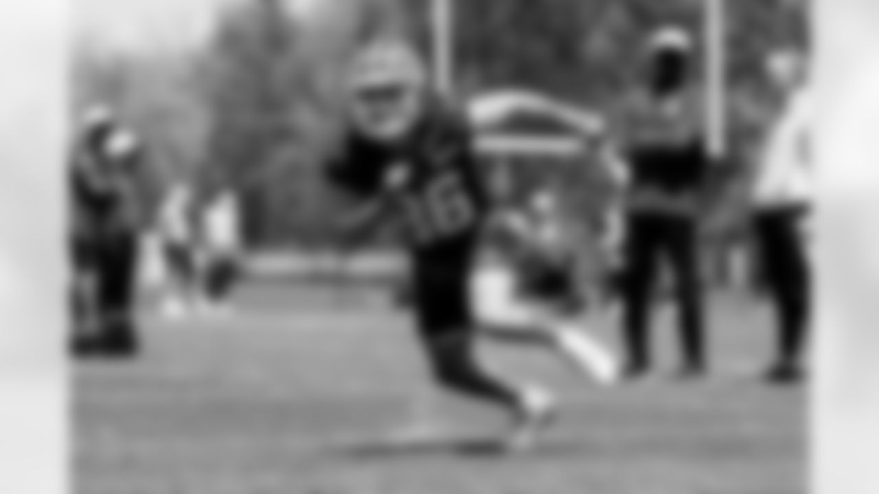 Wide receiver Luke Floriea (86) during fieldwork on the second day of Rookie Minicamp at CrossCountry Mortgage Campus on May 10, 2025.