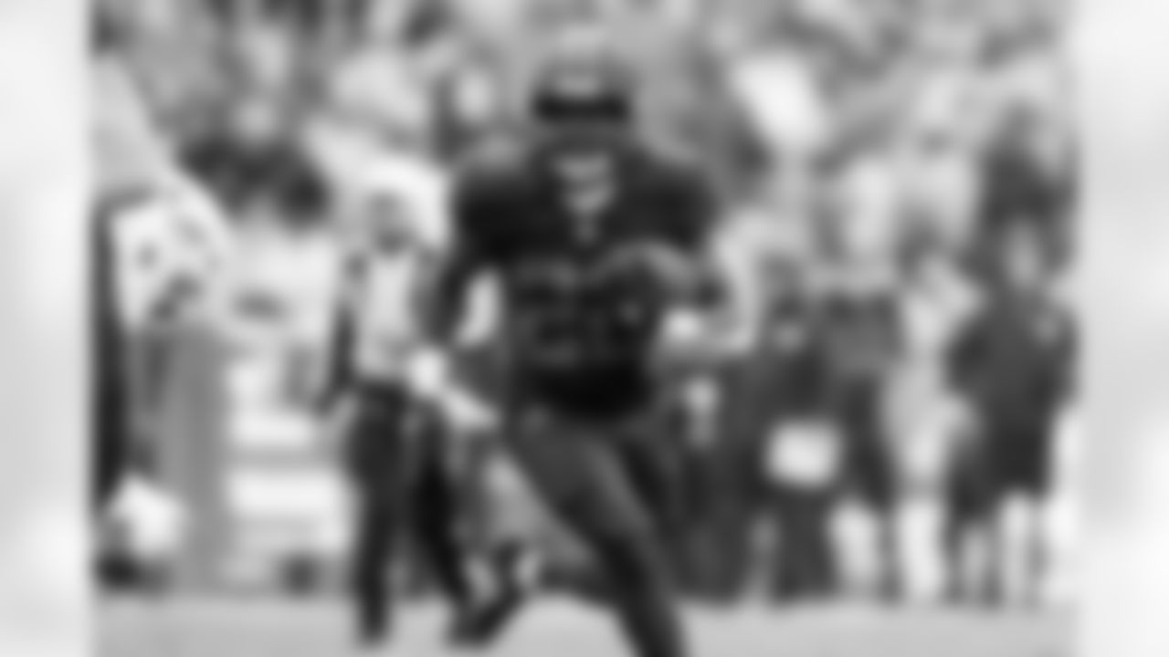 Running back Dylan Sampson (22) during a NFL football game between the Miami Dolphins and Cleveland Browns on October 19, 2025 at Huntington Bank Field. The Browns won 31-6.