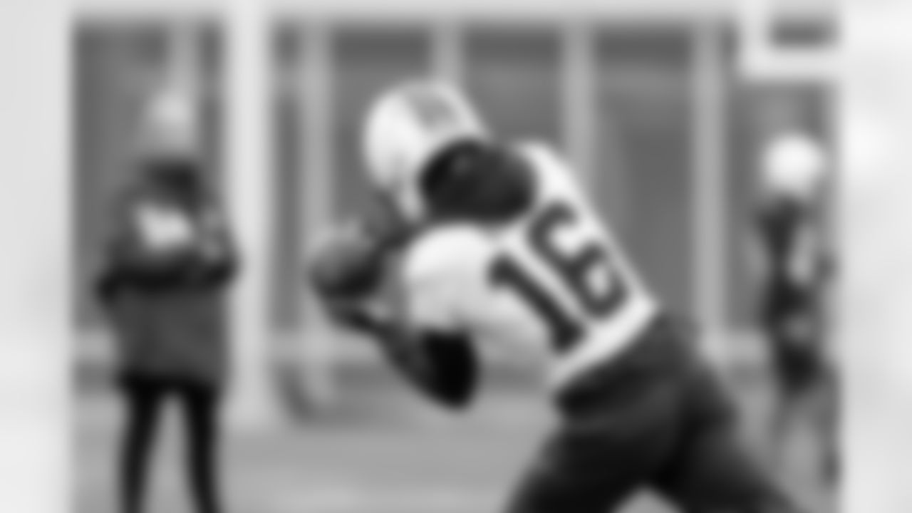 Wide receiver Isaiah Bond (16) during practice at CrossCountry Mortgage Campus on November 20, 2025.