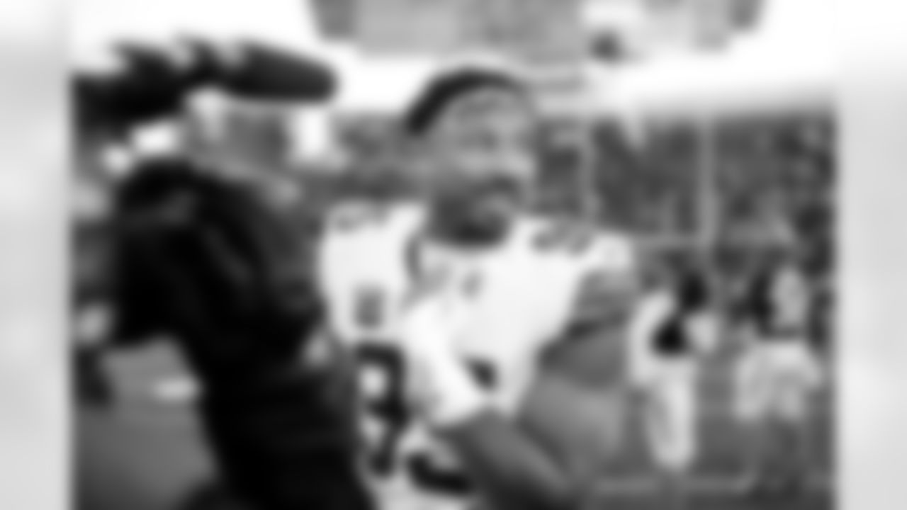 The Browns celebrate after a NFL football game between the Cleveland Browns and Cincinnati Bengals on January 4, 2026 at Paycor Stadium.