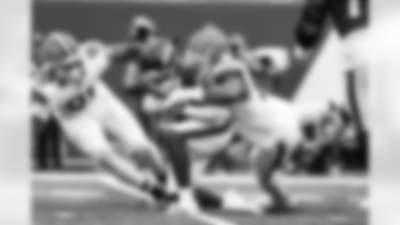 Defensive end Myles Garrett (95) during a NFL football game between the Cleveland Browns and New York Jets on November 9, 2025 at MetLife Stadium.