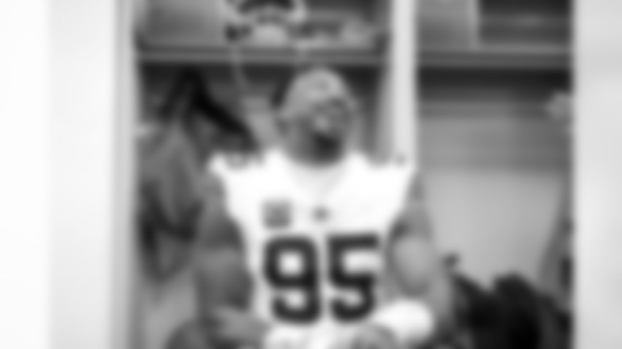 The Browns celebrate after a NFL football game between the Cleveland Browns and Cincinnati Bengals on January 4, 2026 at Paycor Stadium.