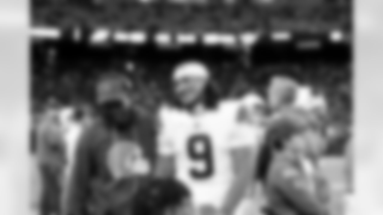 The Browns celebrate after a NFL football game between the Cleveland Browns and Las Vegas Raiders on November 23, 2025 at Allegiant Stadium.