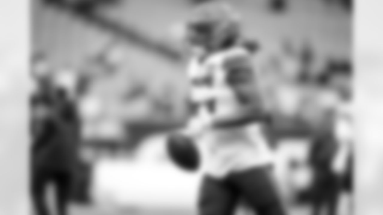 Running back Kareem Hunt (27) before a NFL football game between the Cleveland Browns and Cincinnati Bengals on January 7, 2024 at Paycor Stadium.
