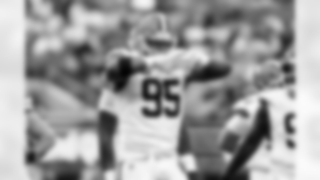 Defensive end Myles Garrett (95) during a NFL football game between the Cleveland Browns and New York Jets on November 9, 2025 at MetLife Stadium.