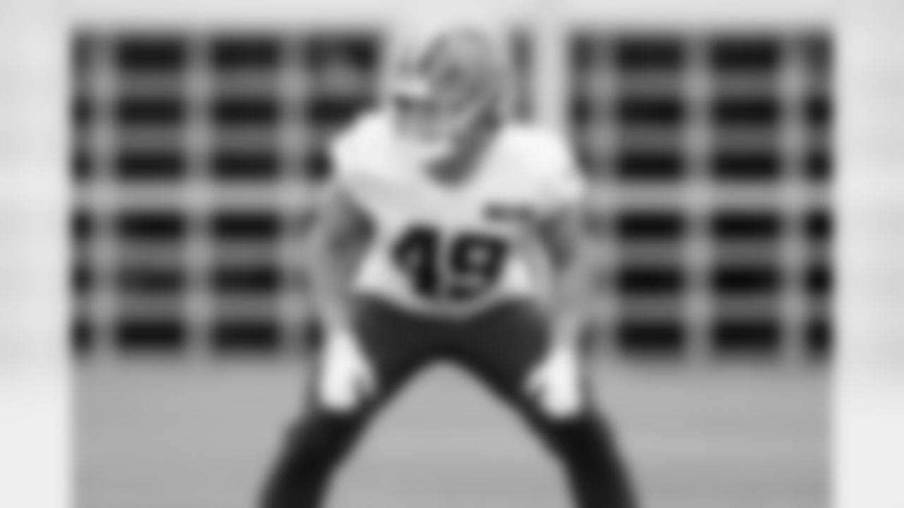 Linebacker Carson Schwesinger (49) during the second day of rookie workouts at CrossCountry Mortgage Campus on July 20, 2025.
