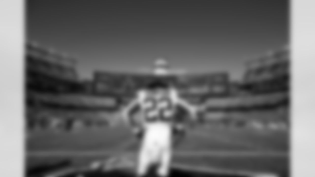 Running back Dylan Sampson (22) before a NFL football game between the Cleveland Browns and New England Patriots on October 26, 2025 at Gillette Stadium.
