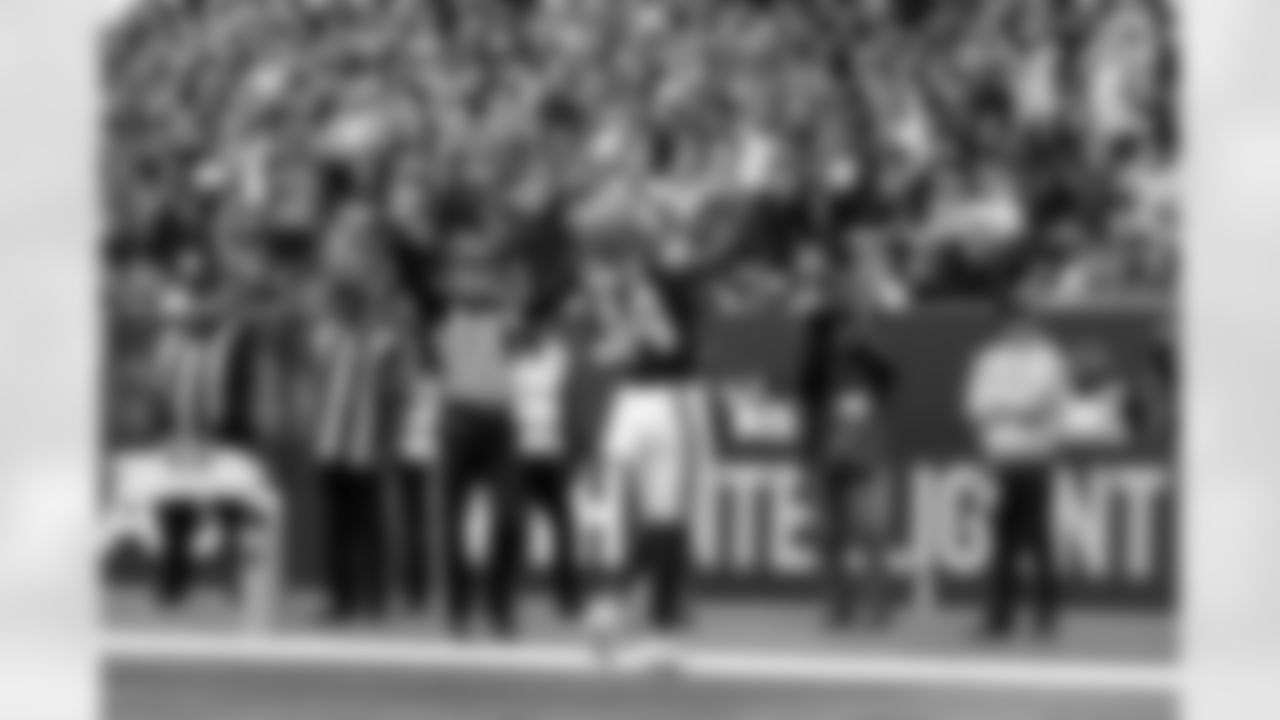 Tight end Harold Fannin Jr. (44) during a NFL football game between the Minnesota Vikings and Cleveland Browns on October 5, 2025 at Tottenham Hotspur Stadium. The Browns lost 17-21.