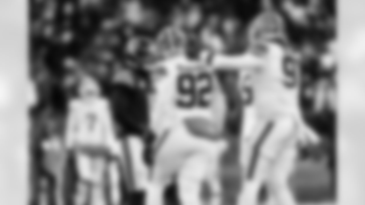 Defensive end Sam Kamara (92) and Defensive end Alex Wright (91) during a NFL football game between the Cleveland Browns and Chicago Bears on December 14, 2025 at Soldier Field.