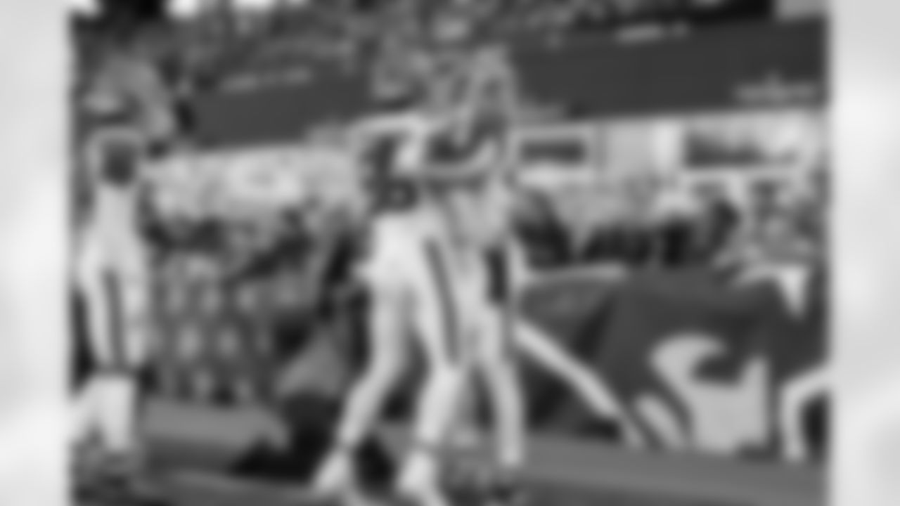 Tight end Blake Whiteheart (86) and Tight end Harold Fannin Jr. (44) during a NFL football game between the Cleveland Browns and New England Patriots on October 26, 2025 at Gillette Stadium.