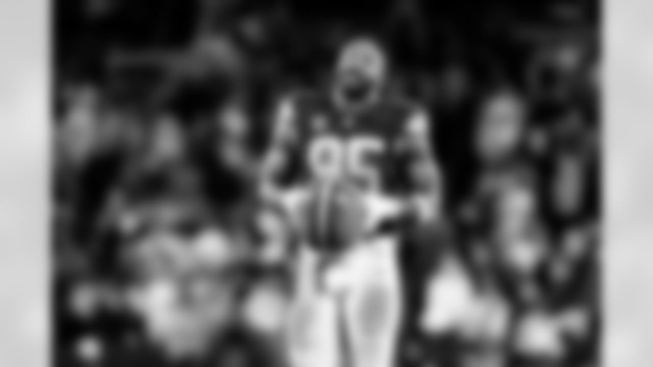 Defensive end Myles Garrett (95)