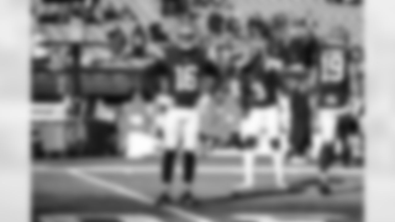 Wide receiver Isaiah Bond (16) before a NFL football game between the Buffalo Bills and Cleveland Browns on December 21, 2025 at Huntington Bank Field.