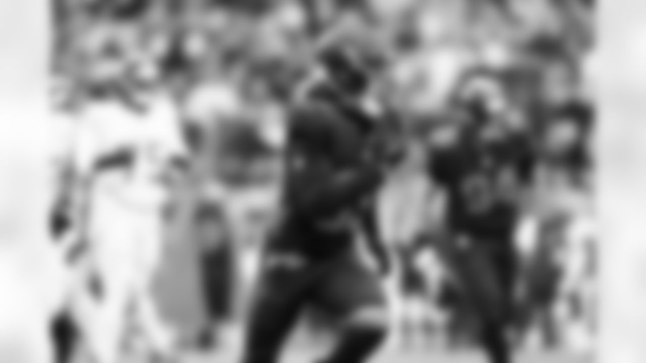 Safety Ronnie Hickman Jr. (33) during a NFL football game between the Tennessee Titans and Cleveland Browns on December 7, 2025 at Huntington Bank Field.