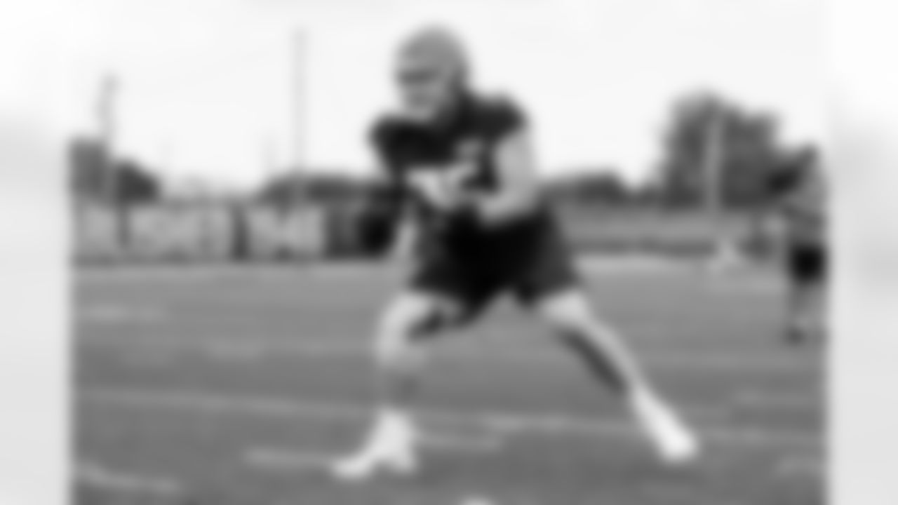 Offensive guard Joel Bitonio (75) during the first day of mandatory minicamp at CrossCountry Mortgage Campus on June 10, 2025.