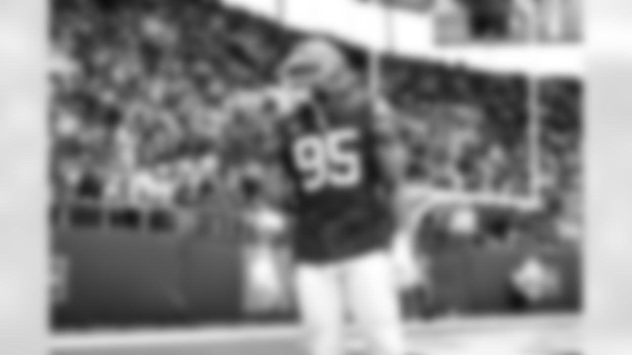 Defensive end Myles Garrett (95) before a NFL football game between the Minnesota Vikings and Cleveland Browns on October 5, 2025 at Tottenham Hotspur Stadium.