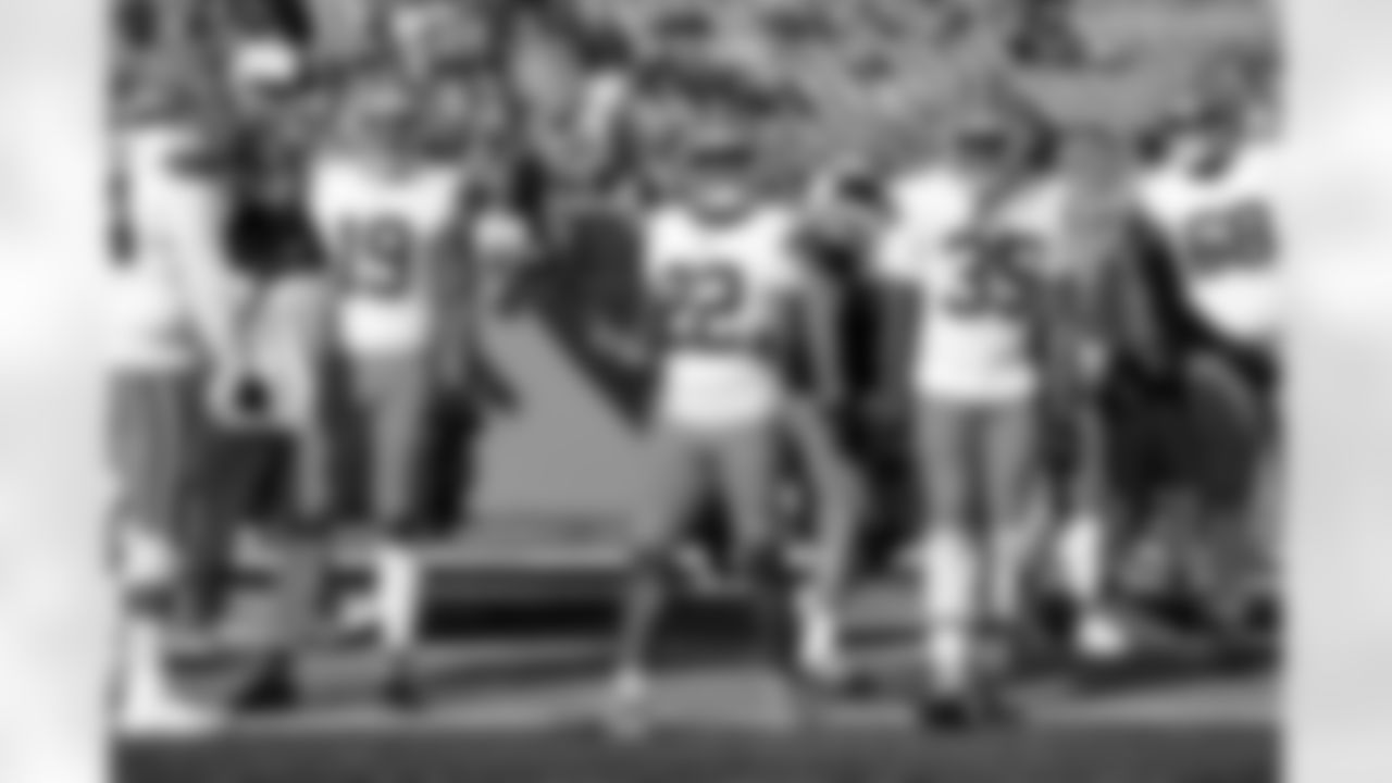 Wide receiver Cedric Tillman (19), Running back Dylan Sampson (22), and Running back Raheim Sanders (35) before a NFL football game between the Cleveland Browns and Cincinnati Bengals on January 4, 2026 at Paycor Stadium.