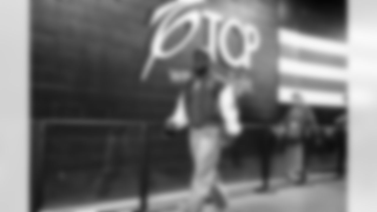 Running back Jerome Ford (34) before a NFL football game between the Baltimore Ravens and Cleveland Browns on November 16, 2025 at Huntington Bank Field.