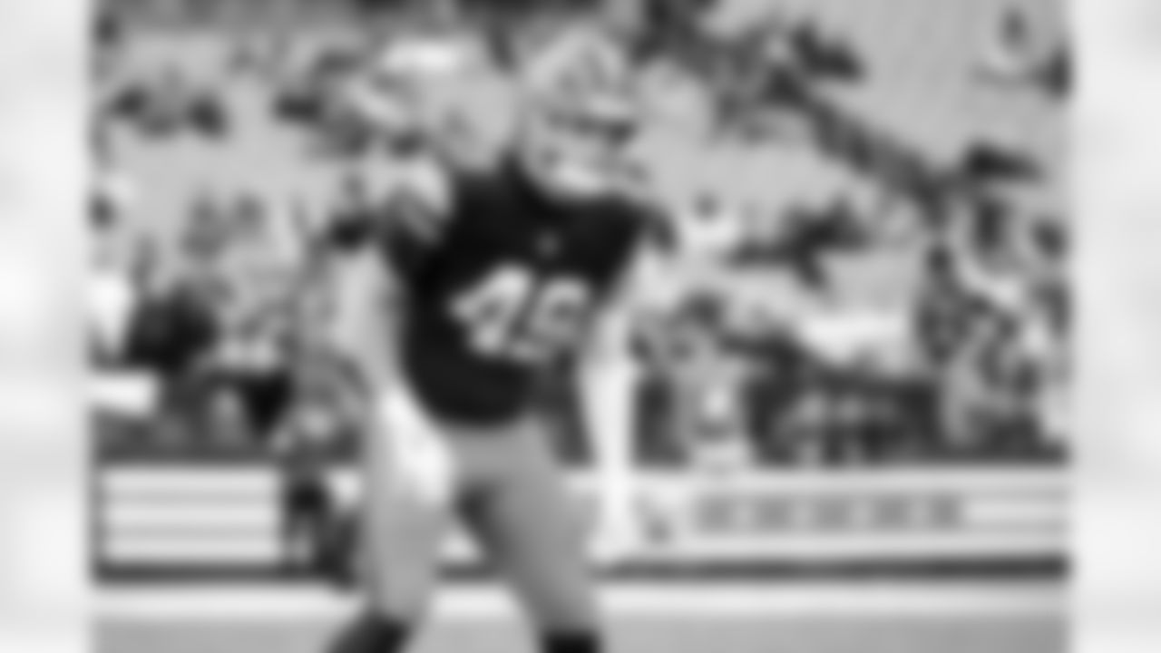 Linebacker Carson Schwesinger (49) before a NFL football game between the Baltimore Ravens and Cleveland Browns on November 16, 2025 at Huntington Bank Field.