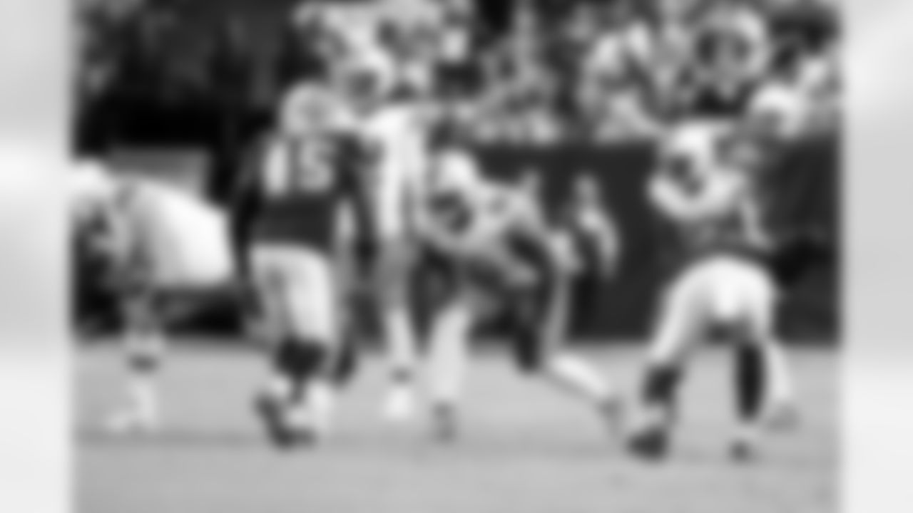 Offensive tackle Cam Robinson (68) during a NFL football game between the Cleveland Browns and Las Vegas Raiders on November 23, 2025 at Allegiant Stadium.