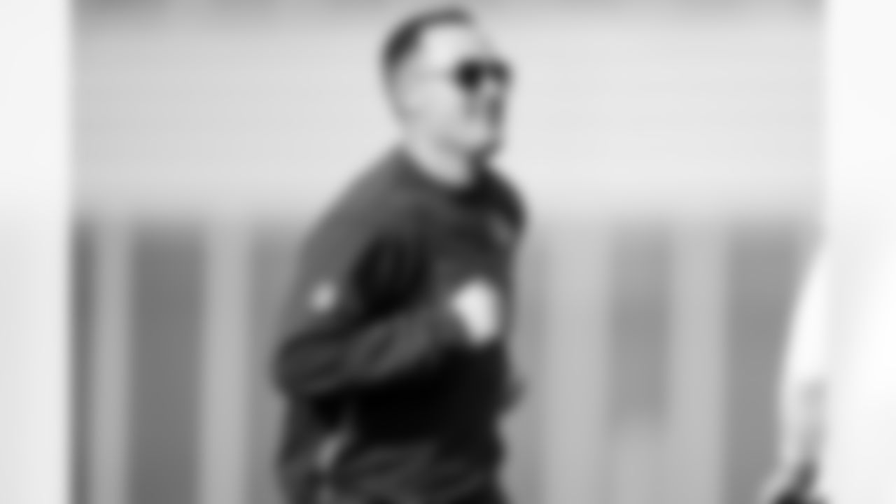 Defensive Assistant Zach Dunn during practice at CrossCountry Mortgage Campus on December 18, 2025.