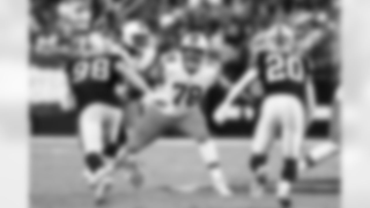 Offensive tackle Jack Conklin (78) during a NFL football game between the Cleveland Browns and Las Vegas Raiders on November 23, 2025 at Allegiant Stadium.