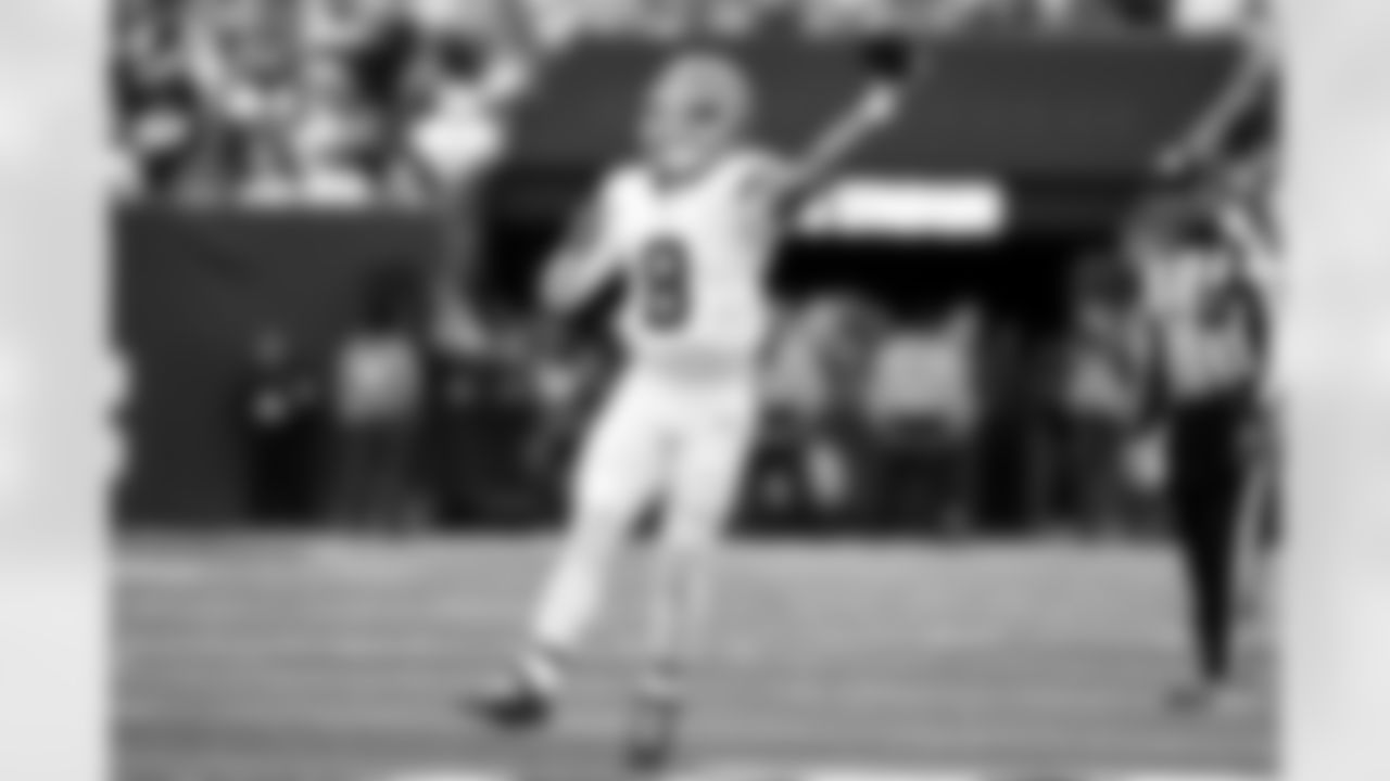 Quarterback Dillon Gabriel (8) during a NFL football game between the Cleveland Browns and New York Jets on November 9, 2025 at MetLife Stadium.