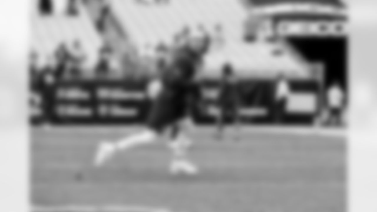Tight end Blake Whiteheart (86) before a NFL football game between the Cleveland Browns and Pittsburgh Steelers on October 12, 2025 at Acrisure Stadium.