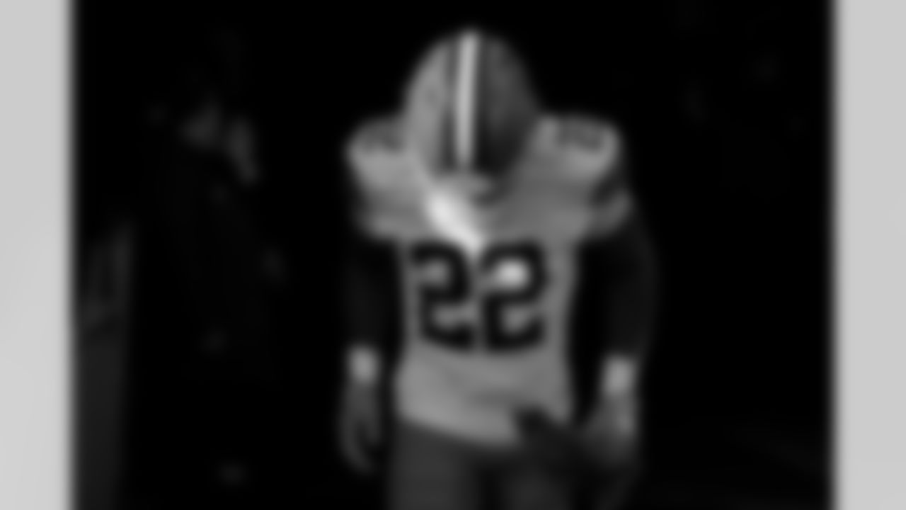 Running back Dylan Sampson (22) before a NFL football game between the Cleveland Browns and Cincinnati Bengals on January 4, 2026 at Paycor Stadium.