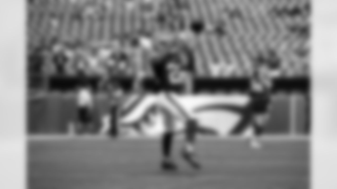 Running back Dylan Sampson (22) before a preseason NFL football game between the Cleveland Browns and Philadelphia Eagles on August 16, 2025 at Lincoln Financial Field.