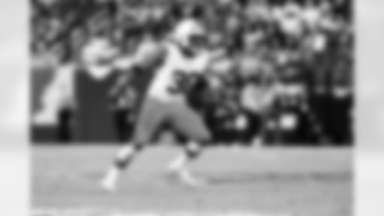 Linebacker Devin Bush (30) during a NFL football game between the Cleveland Browns and Las Vegas Raiders on November 23, 2025 at Allegiant Stadium.