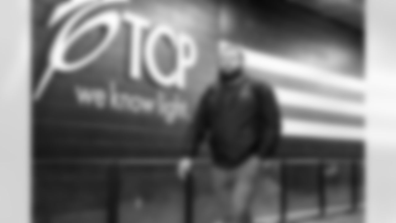 Offensive guard Joel Bitonio (75) before a NFL football game between the Pittsburgh Steelers and Cleveland Browns on December 28, 2025 at Huntington Bank Field.