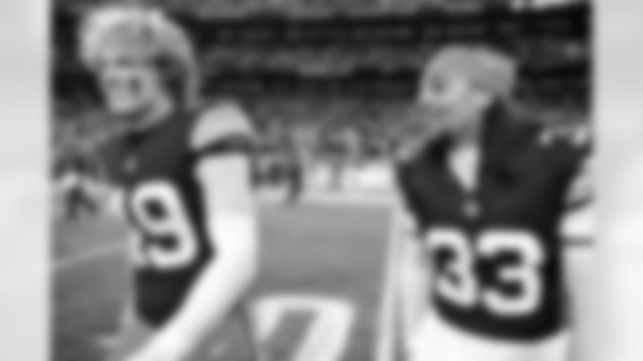 The Browns celebrate after a NFL football game between the Pittsburgh Steelers and Cleveland Browns on December 28, 2025 at Huntington Bank Field.