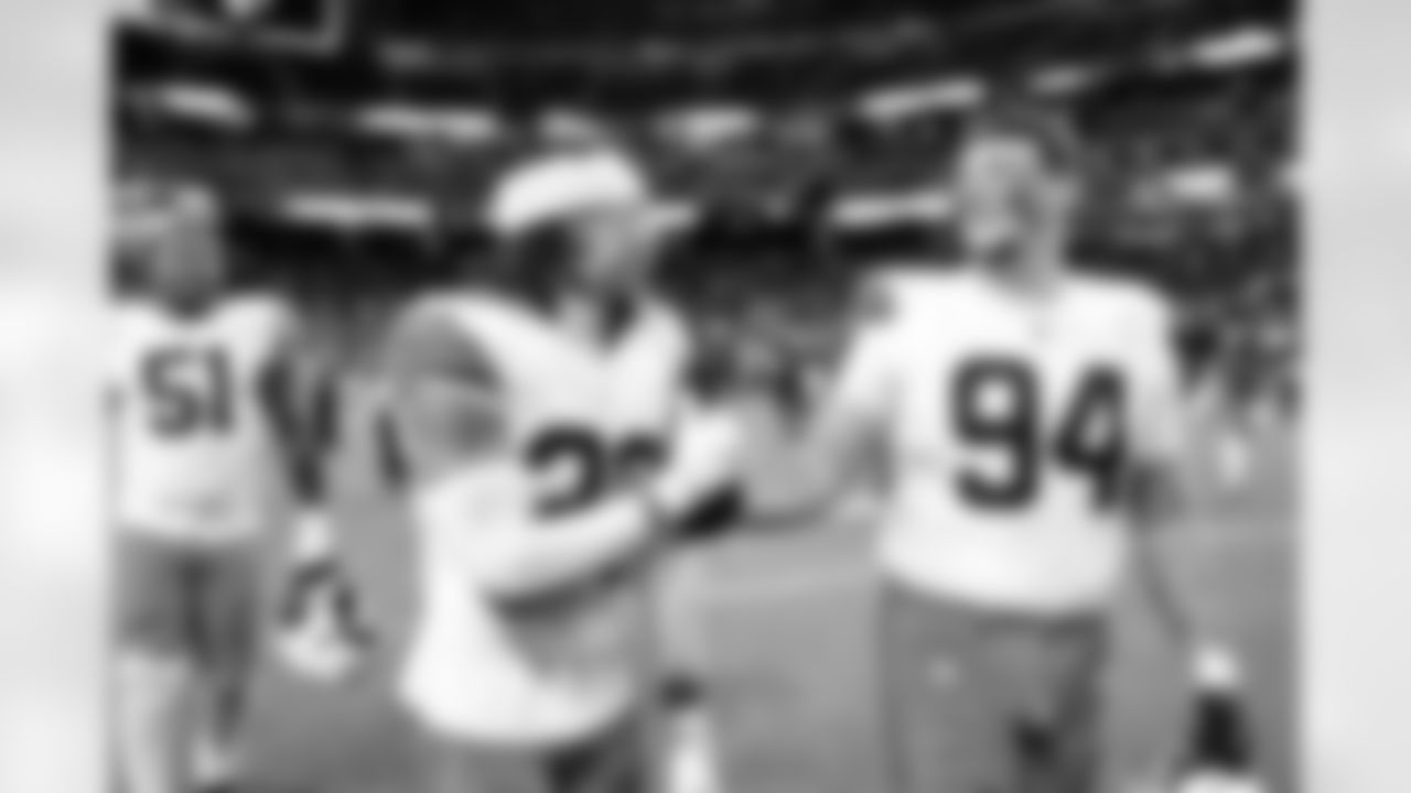 The Browns celebrate after a NFL football game between the Cleveland Browns and Las Vegas Raiders on November 23, 2025 at Allegiant Stadium.