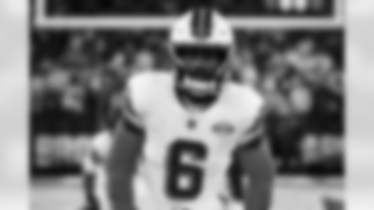 Linebacker Jeremiah Owusu-Koramoah (6) before a NFL football game between the New York Jets and Cleveland Browns on Thursday Night Football on December 28, 2023 at Cleveland Browns Stadium.