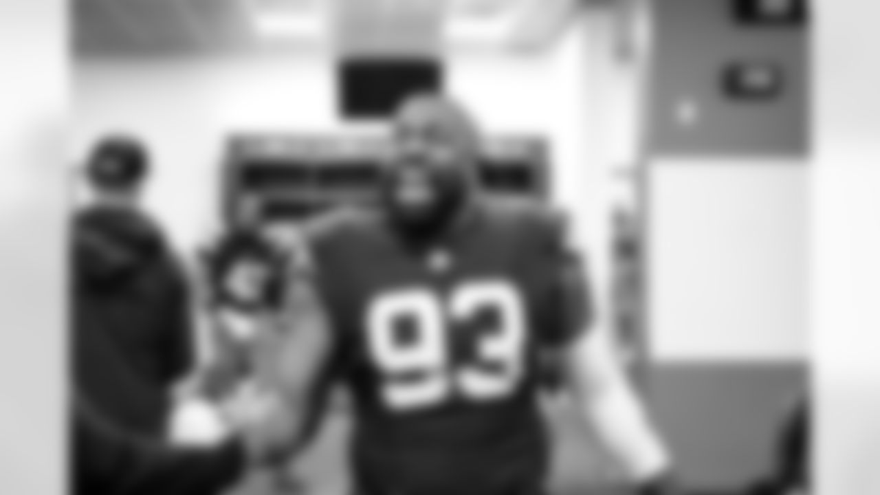 The Browns celebrate after a NFL football game between the Pittsburgh Steelers and Cleveland Browns on December 28, 2025 at Huntington Bank Field.