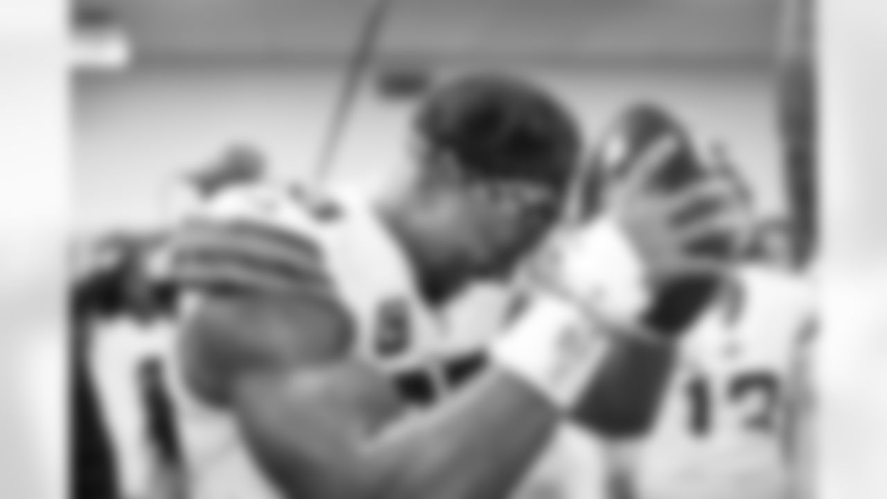 The Browns celebrate after a NFL football game between the Cleveland Browns and Cincinnati Bengals on January 4, 2026 at Paycor Stadium.