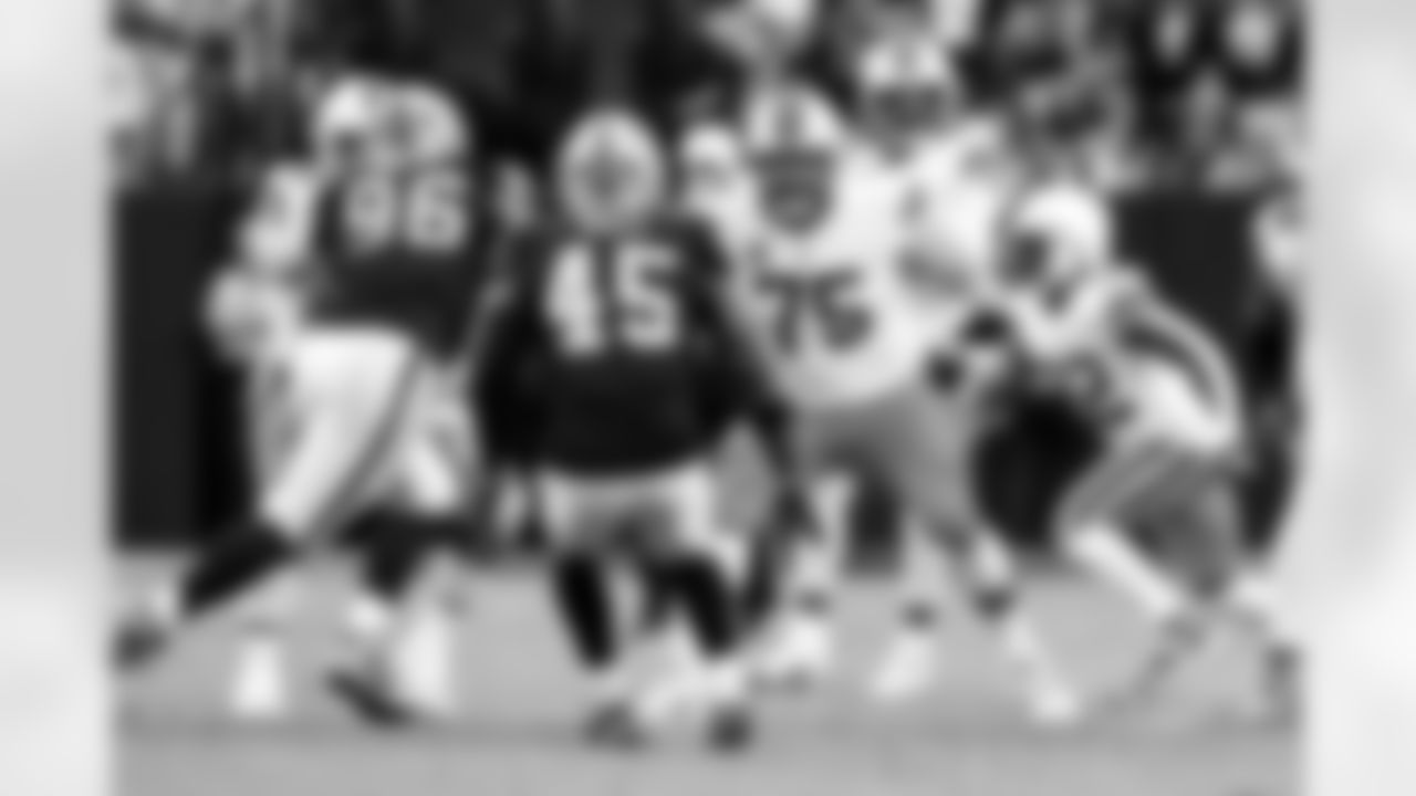 Offensive guard Joel Bitonio (75) and Running back Dylan Sampson (22) during a NFL football game between the Cleveland Browns and Las Vegas Raiders on November 23, 2025 at Allegiant Stadium.