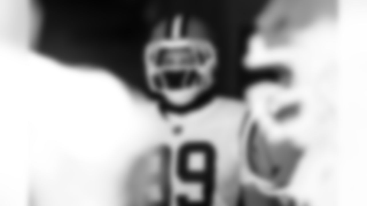 Defensive end Cameron Thomas (99) before a NFL football game between the Cleveland Browns and Chicago Bears on December 14, 2025 at Soldier Field.