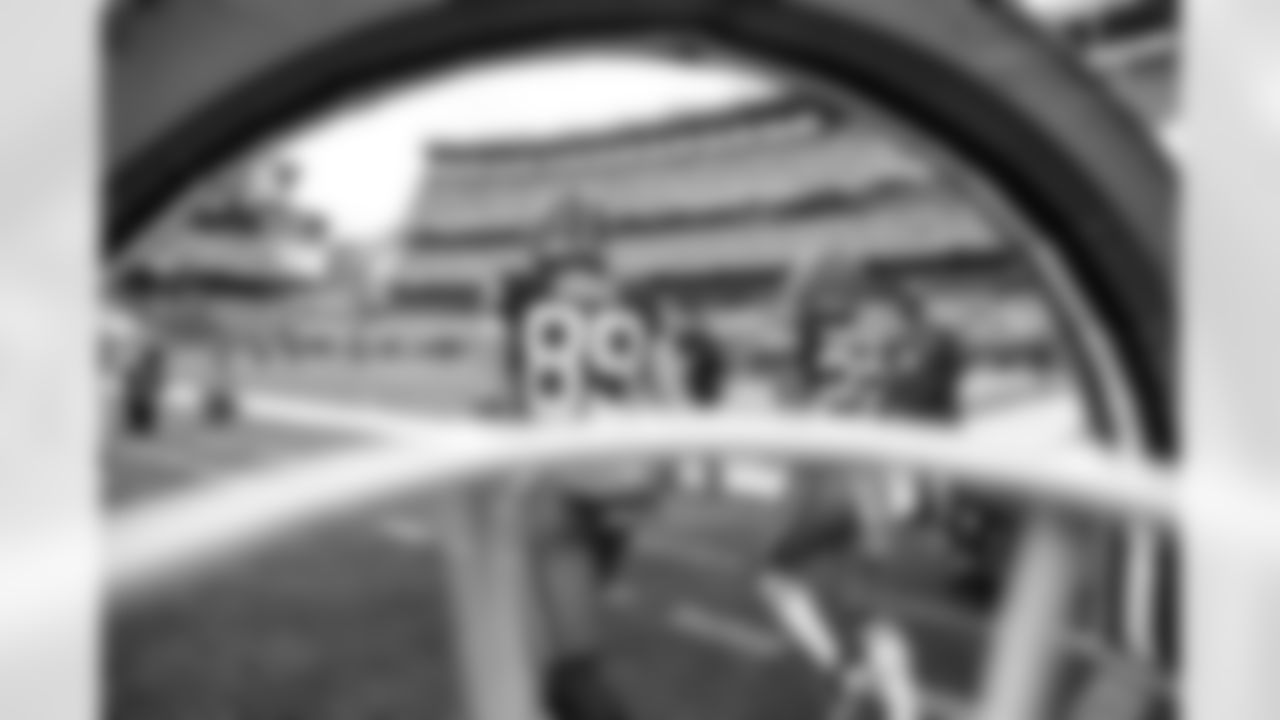 Wide receiver Kaden Davis (89) and Running back Dylan Sampson (22) before a NFL football game between the Baltimore Ravens and Cleveland Browns on November 16, 2025 at Huntington Bank Field.