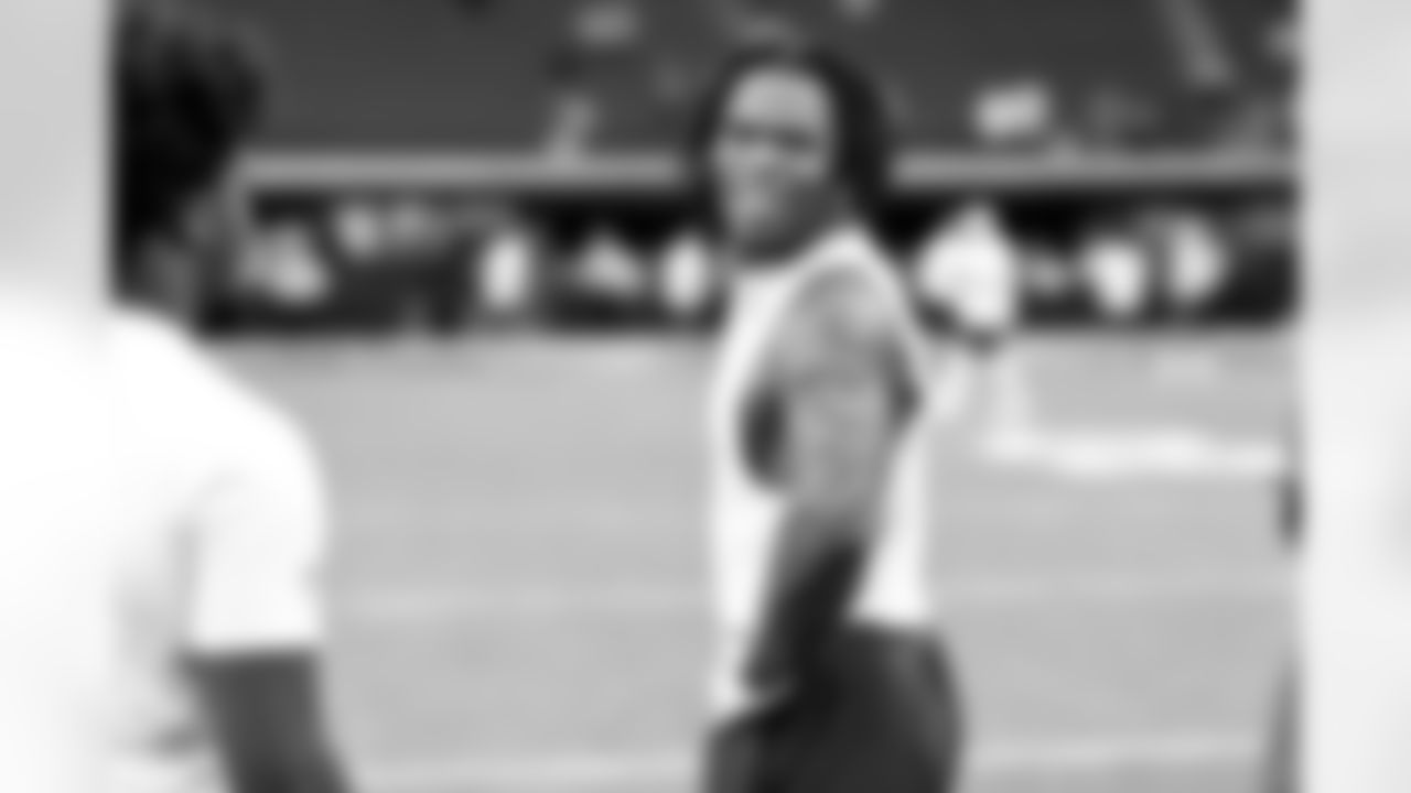 Running back Quinshon Judkins (10) before a NFL football game between the Cleveland Browns and Las Vegas Raiders on November 23, 2025 at Allegiant Stadium.