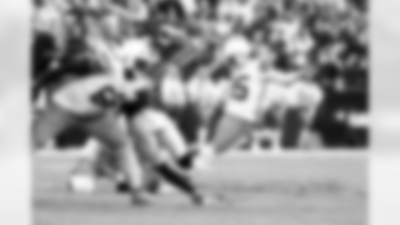 Kicker Andre Szmyt (25) during a NFL football game between the Cleveland Browns and Las Vegas Raiders on November 23, 2025 at Allegiant Stadium.