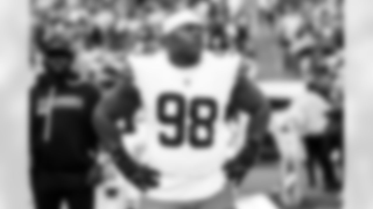 Defensive lineman Adin Huntington (98) before a NFL football game between the Cleveland Browns and Pittsburgh Steelers on October 12, 2025 at Acrisure Stadium. The Browns lost 9-23.